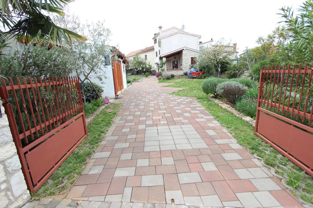 Guest House Liliana โรวีน ภายนอก รูปภาพ