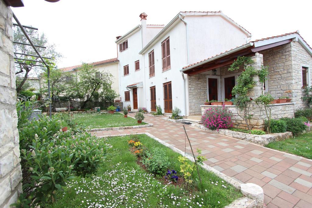 Guest House Liliana โรวีน ภายนอก รูปภาพ