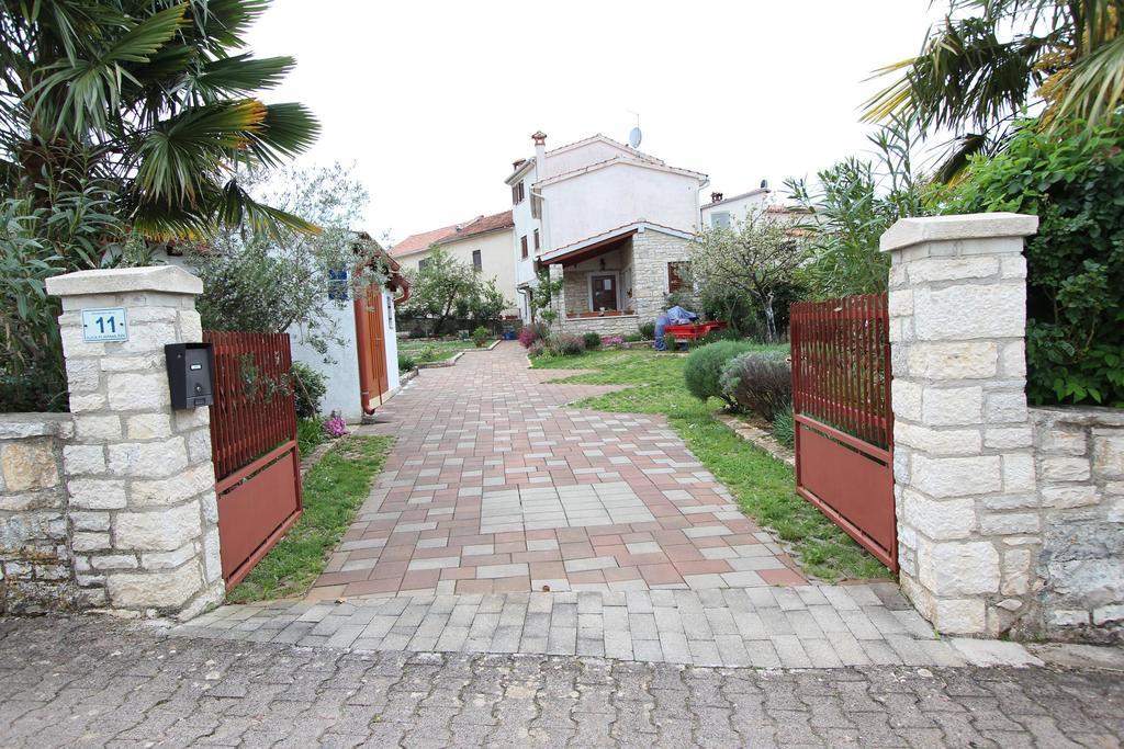 Guest House Liliana โรวีน ภายนอก รูปภาพ