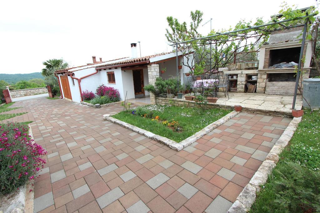 Guest House Liliana โรวีน ภายนอก รูปภาพ